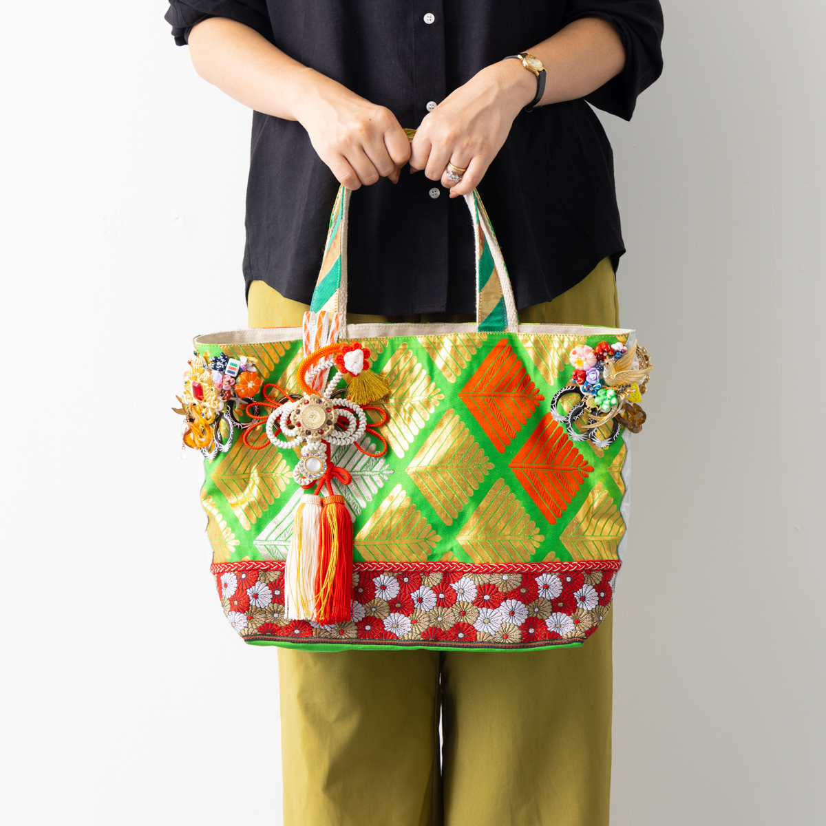 【新作】着物帯 トートバッグ「蒼穹のかなた、深紅のスペクトル」