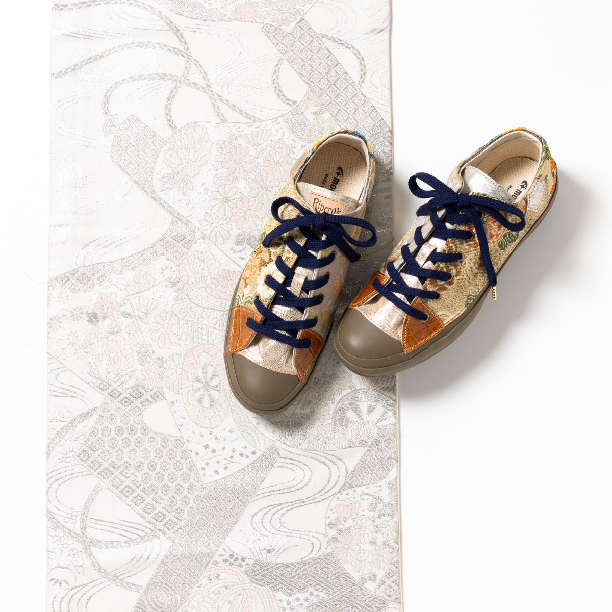 【新作】着物リメイクスニーカー「Croissant and Pearls」Size 23.5cm